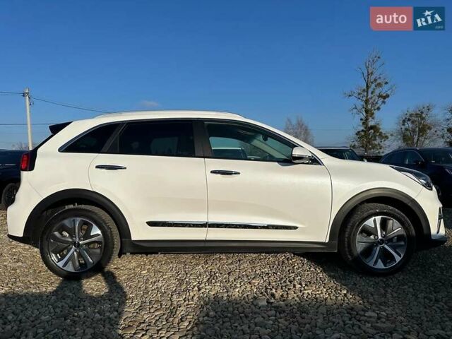 Білий Кіа Niro, об'ємом двигуна 0 л та пробігом 59 тис. км за 24900 $, фото 24 на Automoto.ua