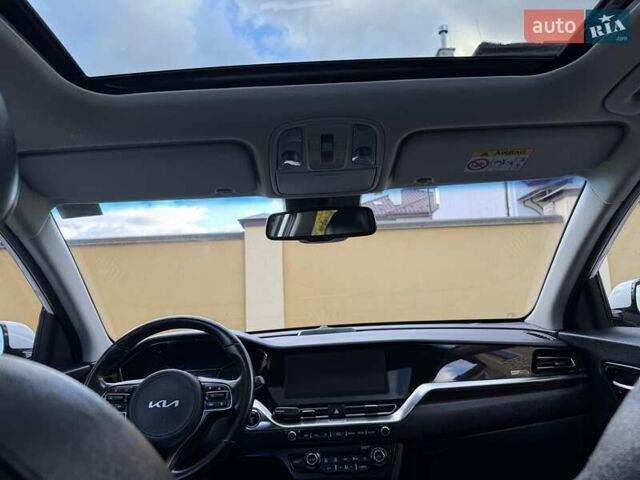 Белый Киа Niro, объемом двигателя 0 л и пробегом 94 тыс. км за 21900 $, фото 115 на Automoto.ua