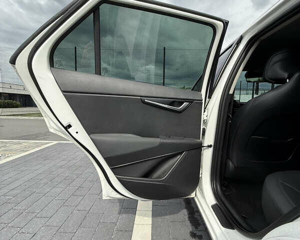 Белый Киа Niro, объемом двигателя 0 л и пробегом 56 тыс. км за 24999 $, фото 23 на Automoto.ua