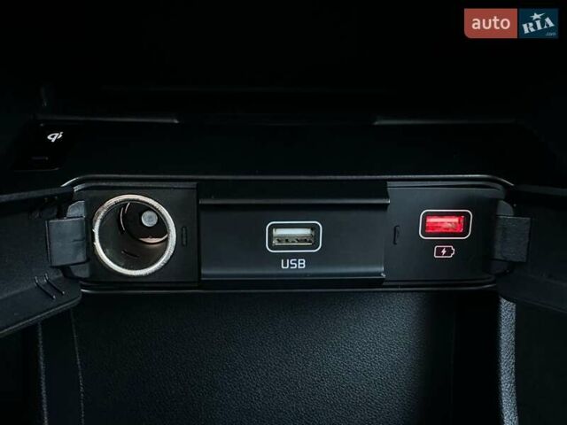 Білий Кіа Niro, об'ємом двигуна 0 л та пробігом 31 тис. км за 24800 $, фото 63 на Automoto.ua