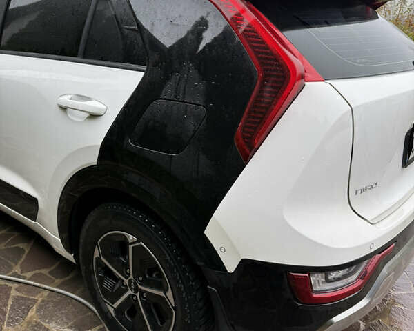 Білий Кіа Niro, об'ємом двигуна 1.58 л та пробігом 40 тис. км за 35000 $, фото 4 на Automoto.ua