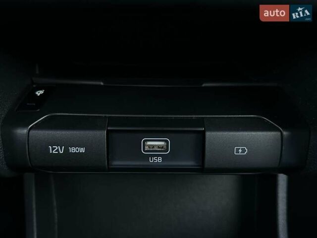 Білий Кіа Niro, об'ємом двигуна 0 л та пробігом 59 тис. км за 24900 $, фото 61 на Automoto.ua