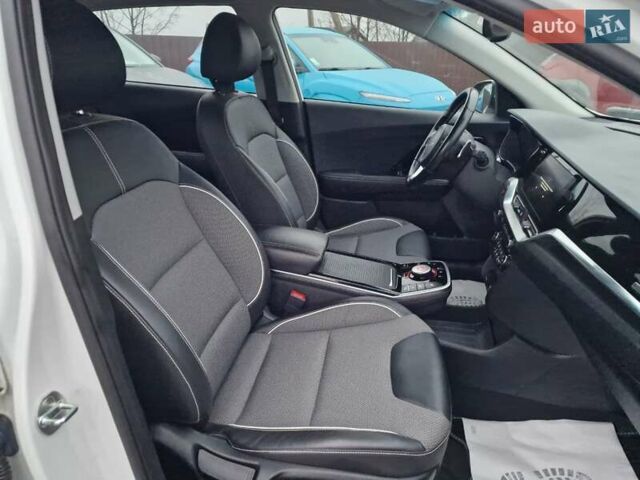 Білий Кіа Niro, об'ємом двигуна 0 л та пробігом 107 тис. км за 20600 $, фото 39 на Automoto.ua