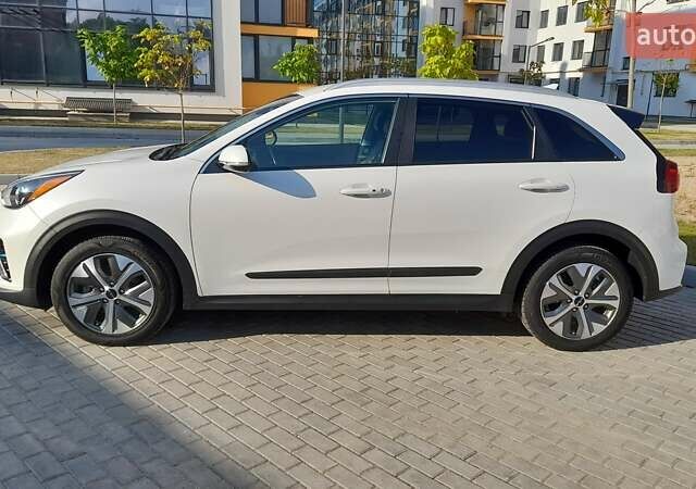 Белый Киа Niro, объемом двигателя 0 л и пробегом 131 тыс. км за 18600 $, фото 4 на Automoto.ua