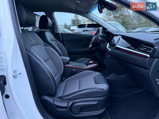 Білий Кіа Niro, об'ємом двигуна 0 л та пробігом 44 тис. км за 24500 $, фото 101 на Automoto.ua
