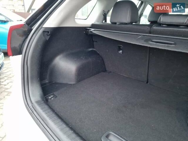 Білий Кіа Niro, об'ємом двигуна 0 л та пробігом 107 тис. км за 20600 $, фото 42 на Automoto.ua