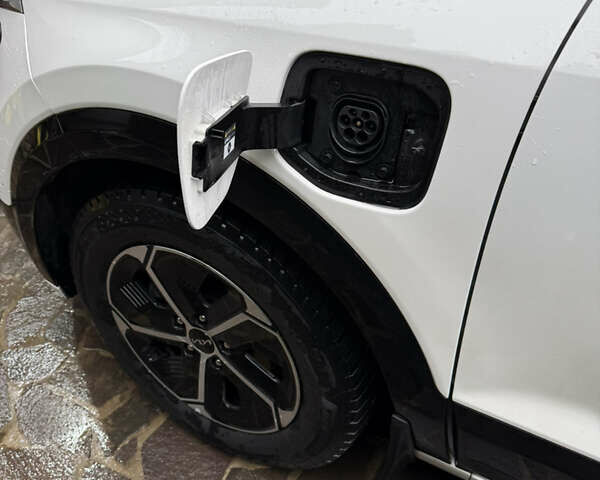 Білий Кіа Niro, об'ємом двигуна 1.58 л та пробігом 40 тис. км за 35000 $, фото 6 на Automoto.ua