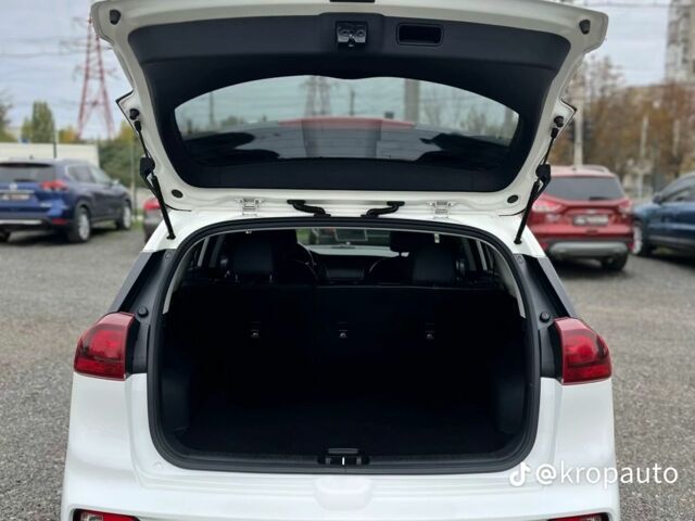 Кіа Niro 2022 у Кропивницькому (Кіровограді) на Automoto.ua Білий Кіа Niro, об'ємом двигуна 0 л та пробігом 68 тис. км за 20600 $, фото 17 на Automoto.ua