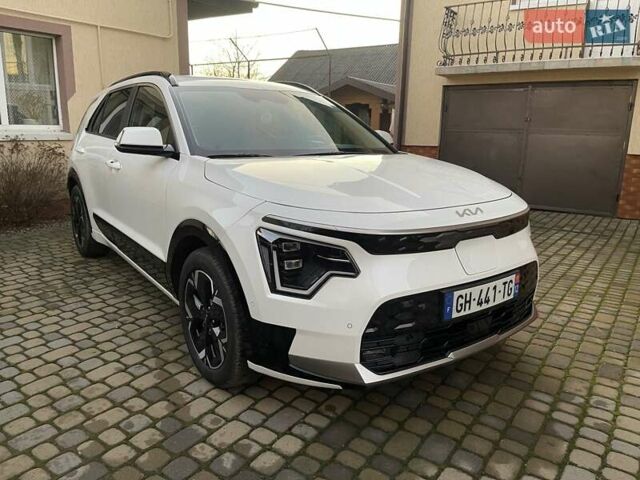Білий Кіа Niro, об'ємом двигуна 0 л та пробігом 90 тис. км за 25300 $, фото 12 на Automoto.ua