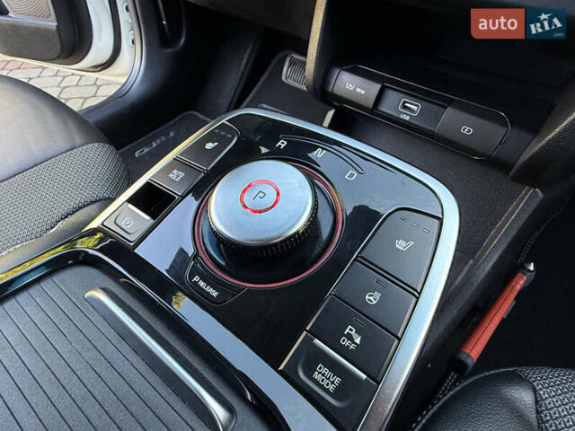 Белый Киа Niro, объемом двигателя 0 л и пробегом 115 тыс. км за 18900 $, фото 30 на Automoto.ua