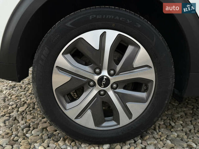 Белый Киа Niro, объемом двигателя 0 л и пробегом 53 тыс. км за 24400 $, фото 25 на Automoto.ua