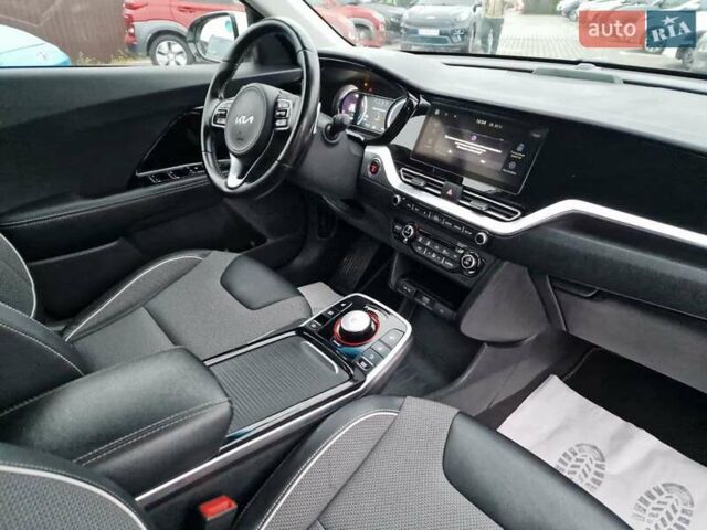 Білий Кіа Niro, об'ємом двигуна 0 л та пробігом 107 тис. км за 20600 $, фото 40 на Automoto.ua