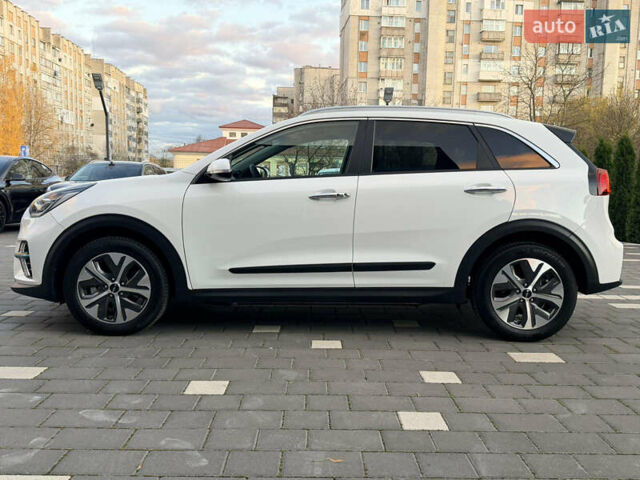 Білий Кіа Niro, об'ємом двигуна 0 л та пробігом 30 тис. км за 24700 $, фото 9 на Automoto.ua