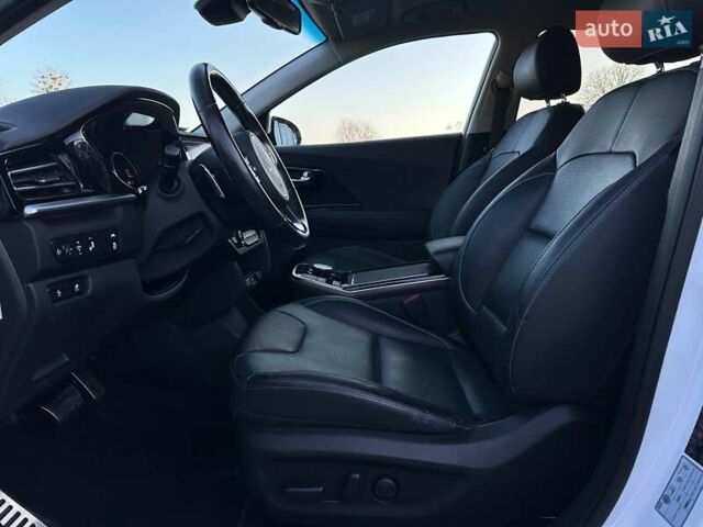 Білий Кіа Niro, об'ємом двигуна 0 л та пробігом 59 тис. км за 24900 $, фото 35 на Automoto.ua