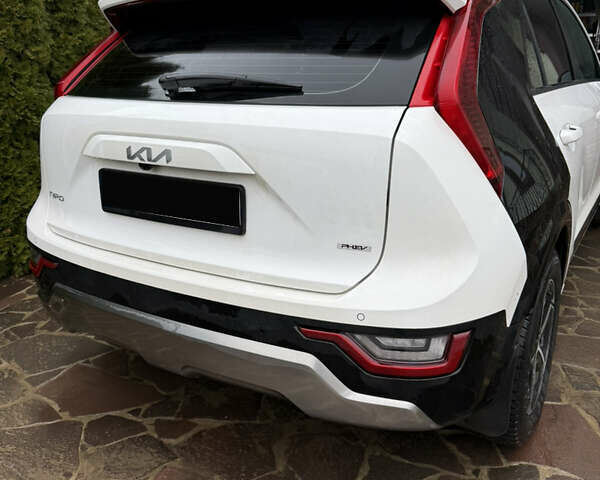 Білий Кіа Niro, об'ємом двигуна 1.58 л та пробігом 40 тис. км за 35000 $, фото 3 на Automoto.ua