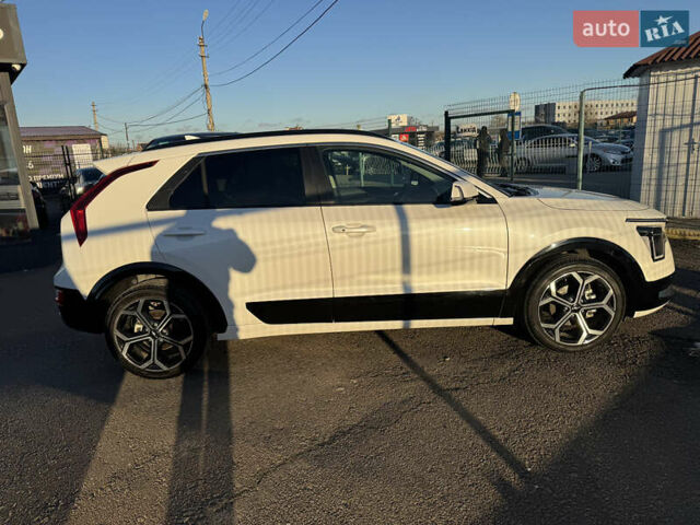 Білий Кіа Niro, об'ємом двигуна 1.58 л та пробігом 61 тис. км за 25990 $, фото 3 на Automoto.ua