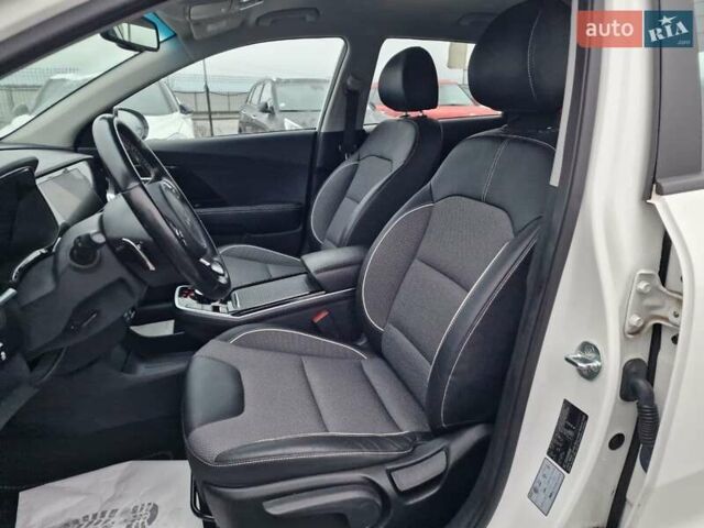 Білий Кіа Niro, об'ємом двигуна 0 л та пробігом 107 тис. км за 20600 $, фото 22 на Automoto.ua