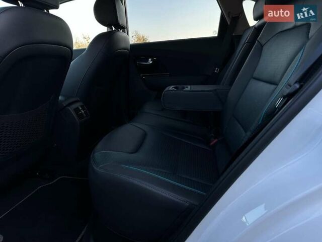 Білий Кіа Niro, об'ємом двигуна 0 л та пробігом 59 тис. км за 24900 $, фото 79 на Automoto.ua