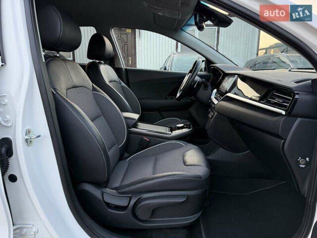 Белый Киа Niro, объемом двигателя 0 л и пробегом 53 тыс. км за 24400 $, фото 86 на Automoto.ua