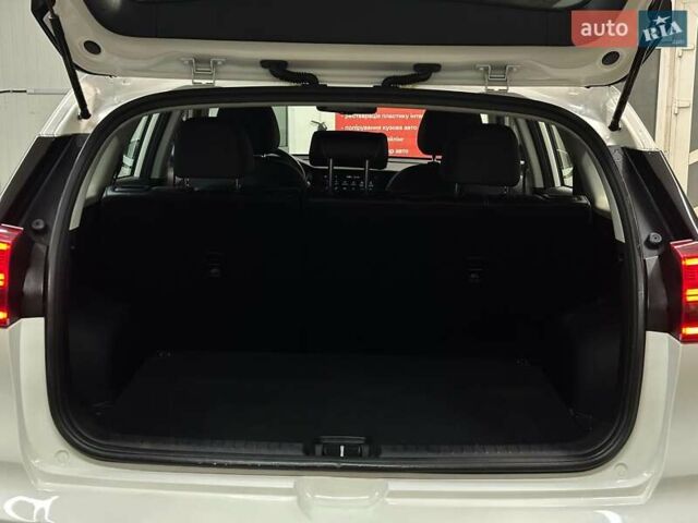 Белый Киа Niro, объемом двигателя 0 л и пробегом 52 тыс. км за 24300 $, фото 66 на Automoto.ua