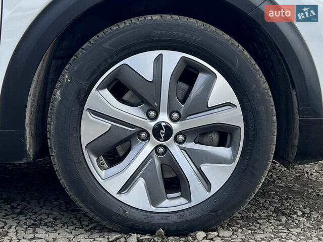 Білий Кіа Niro, об'ємом двигуна 0 л та пробігом 55 тис. км за 23526 $, фото 22 на Automoto.ua