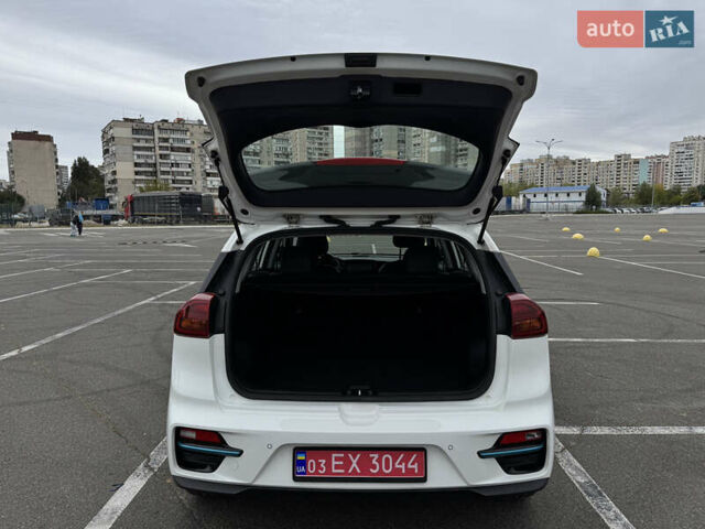 Білий Кіа Niro, об'ємом двигуна 0 л та пробігом 136 тис. км за 20500 $, фото 33 на Automoto.ua