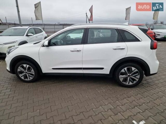 Білий Кіа Niro, об'ємом двигуна 0 л та пробігом 107 тис. км за 20600 $, фото 17 на Automoto.ua