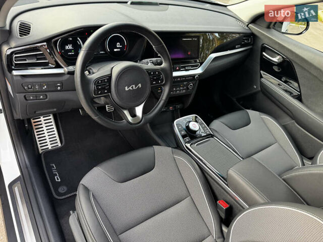 Белый Киа Niro, объемом двигателя 0 л и пробегом 57 тыс. км за 23868 $, фото 4 на Automoto.ua