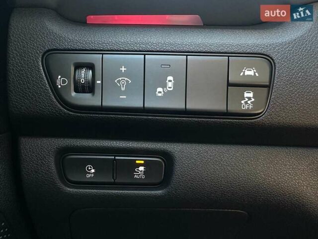 Білий Кіа Niro, об'ємом двигуна 0 л та пробігом 31 тис. км за 24800 $, фото 6 на Automoto.ua