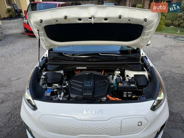 Белый Киа Niro, объемом двигателя 0 л и пробегом 94 тыс. км за 21900 $, фото 48 на Automoto.ua