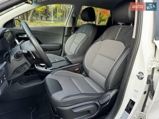 Белый Киа Niro, объемом двигателя 0 л и пробегом 44 тыс. км за 24600 $, фото 3 на Automoto.ua