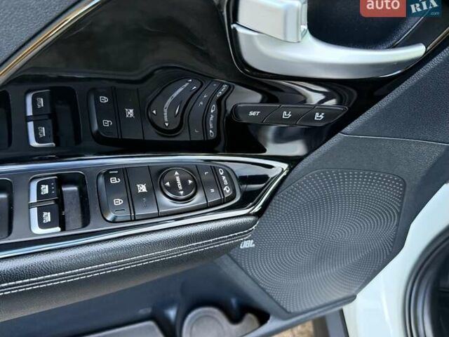 Белый Киа Niro, объемом двигателя 0 л и пробегом 94 тыс. км за 21900 $, фото 74 на Automoto.ua