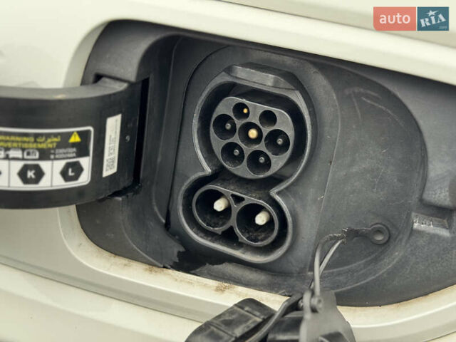 Білий Кіа Niro, об'ємом двигуна 0 л та пробігом 136 тис. км за 20500 $, фото 10 на Automoto.ua