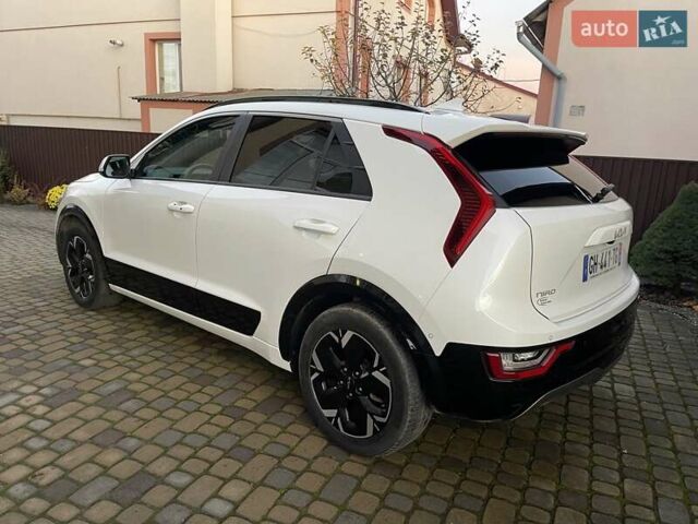 Білий Кіа Niro, об'ємом двигуна 0 л та пробігом 90 тис. км за 25300 $, фото 5 на Automoto.ua