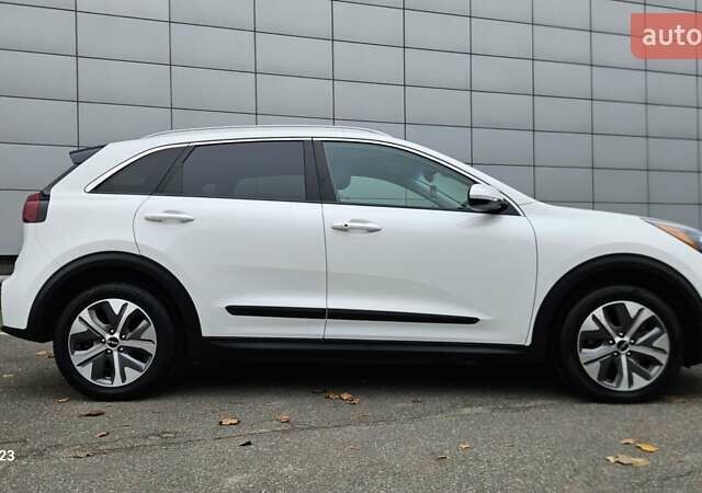 Белый Киа Niro, объемом двигателя 0 л и пробегом 131 тыс. км за 19999 $, фото 8 на Automoto.ua