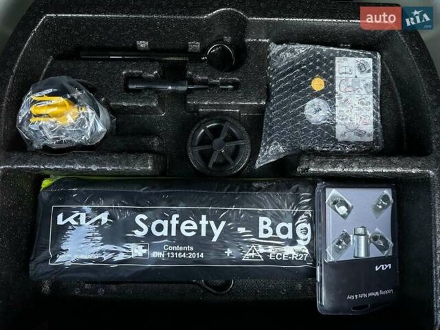 Білий Кіа Niro, об'ємом двигуна 0 л та пробігом 59 тис. км за 24900 $, фото 86 на Automoto.ua