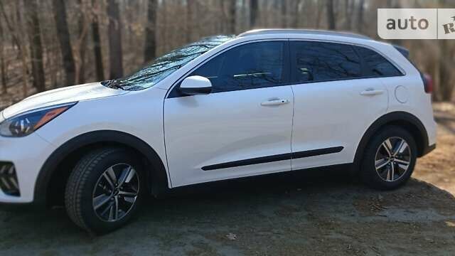 Білий Кіа Niro, об'ємом двигуна 1.58 л та пробігом 30 тис. км за 23500 $, фото 10 на Automoto.ua