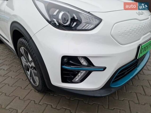 Білий Кіа Niro, об'ємом двигуна 0 л та пробігом 107 тис. км за 20600 $, фото 6 на Automoto.ua