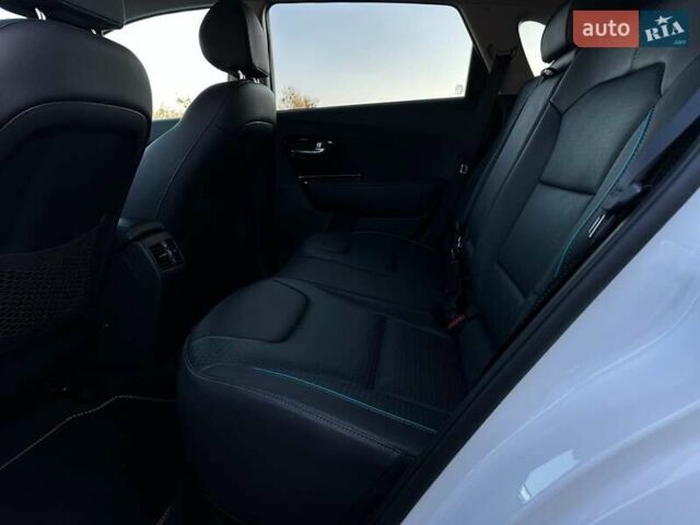 Білий Кіа Niro, об'ємом двигуна 0 л та пробігом 59 тис. км за 24900 $, фото 78 на Automoto.ua