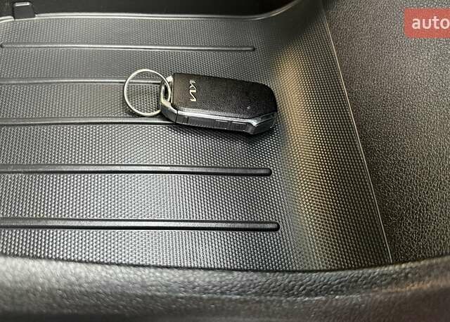 Белый Киа Niro, объемом двигателя 0 л и пробегом 94 тыс. км за 21900 $, фото 148 на Automoto.ua