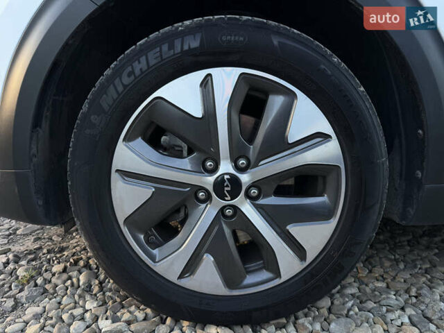 Білий Кіа Niro, об'ємом двигуна 0 л та пробігом 44 тис. км за 24500 $, фото 29 на Automoto.ua