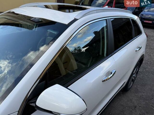 Белый Киа Niro, объемом двигателя 0 л и пробегом 94 тыс. км за 21900 $, фото 29 на Automoto.ua