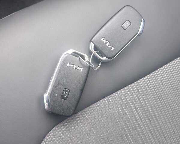 Білий Кіа Niro, об'ємом двигуна 0 л та пробігом 31 тис. км за 23500 $, фото 12 на Automoto.ua