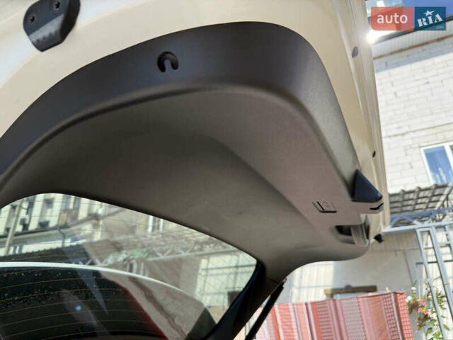 Киа Niro 2023 в Умани на Automoto.ua Белый Киа Niro, объемом двигателя 0 л и пробегом 83 тыс. км за 24600 $, фото 23 на Automoto.ua