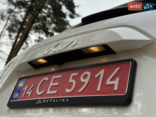 Білий Кіа Niro, об'ємом двигуна 0 л та пробігом 85 тис. км за 26899 $, фото 63 на Automoto.ua