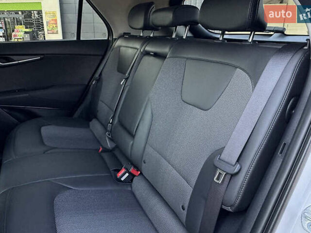 Білий Кіа Niro, об'ємом двигуна 0 л та пробігом 27 тис. км за 18700 $, фото 33 на Automoto.ua