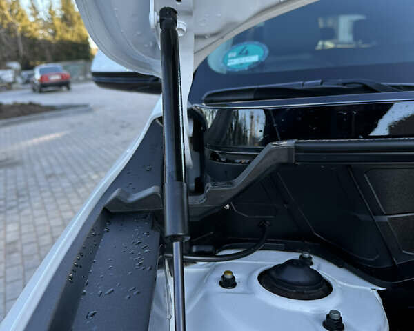 Білий Кіа Niro, об'ємом двигуна 0 л та пробігом 5 тис. км за 27980 $, фото 40 на Automoto.ua