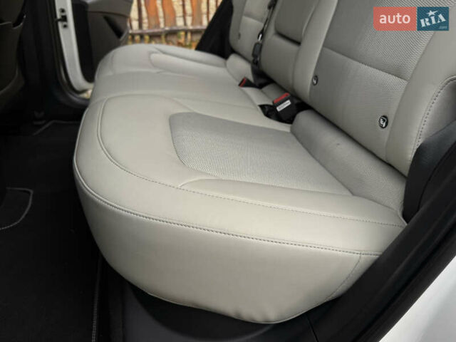 Білий Кіа Niro, об'ємом двигуна 0 л та пробігом 85 тис. км за 26899 $, фото 163 на Automoto.ua