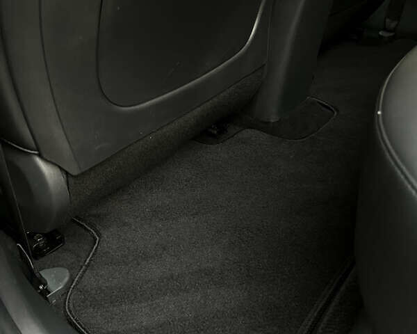 Белый Киа Niro, объемом двигателя 0 л и пробегом 120 тыс. км за 20000 $, фото 22 на Automoto.ua