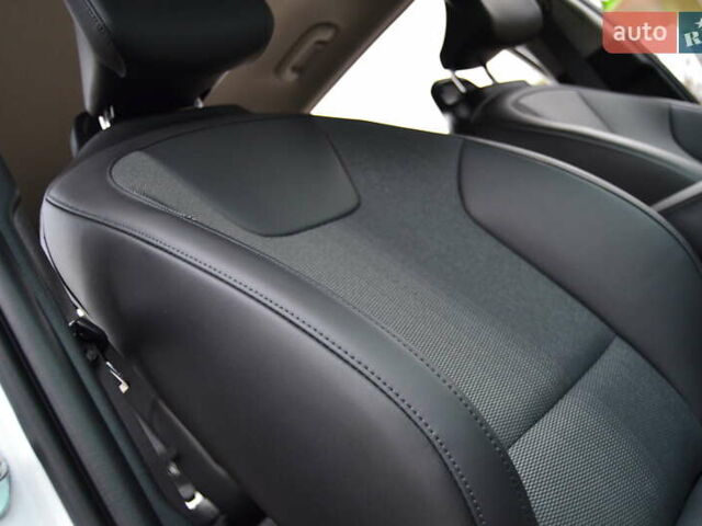 Белый Киа Niro, объемом двигателя 0 л и пробегом 33 тыс. км за 27999 $, фото 105 на Automoto.ua